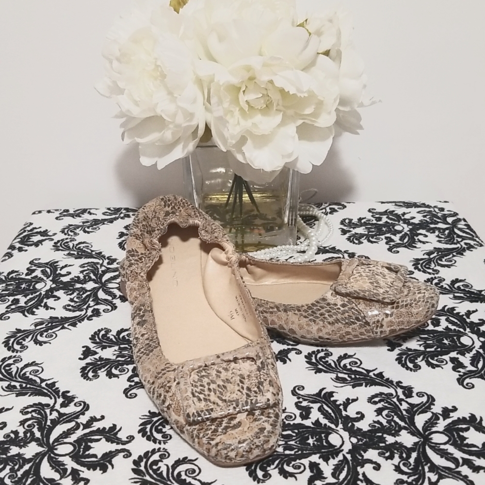 Bandolino Flats Snakeskin patterned Leather Brown with Buckle details Sz 5 1/2 M